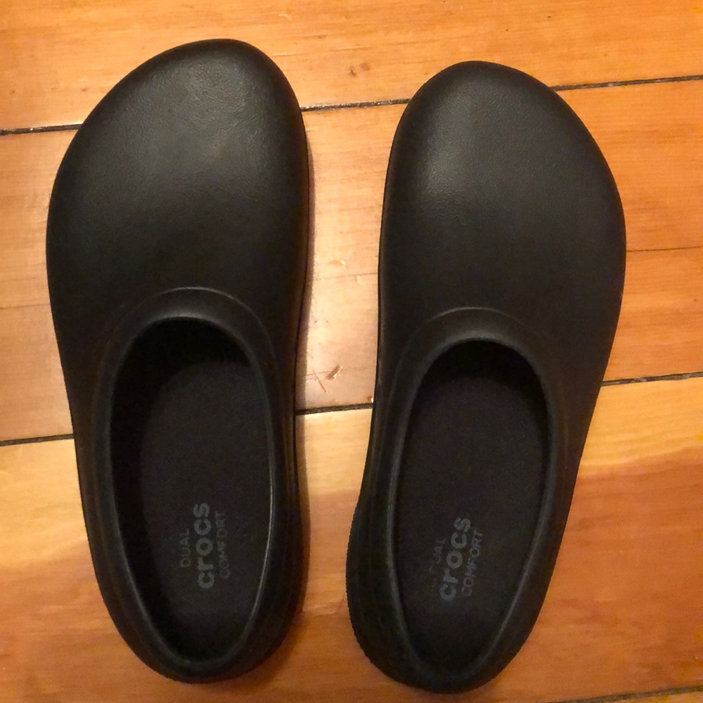 Crocs clogs size 6